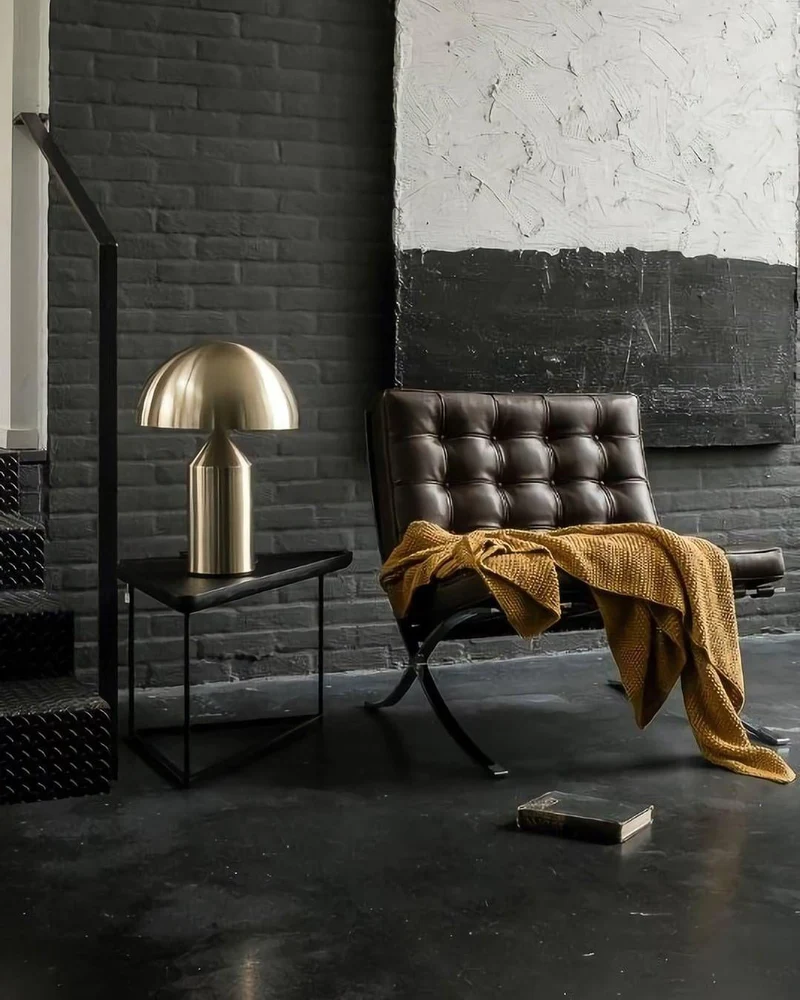 Metalen Tafellamp met Geometrische Vormen — Iconisch Italiaans Design in Twee Maten — Vijf Afwerkingen Verkrijgbaar | Sansoti