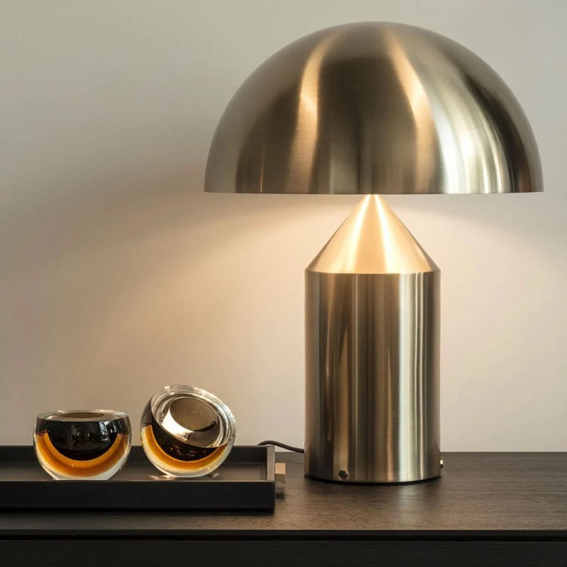 Metalen Tafellamp met Geometrische Vormen — Iconisch Italiaans Design in Twee Maten — Vijf Afwerkingen Verkrijgbaar | Sansoti