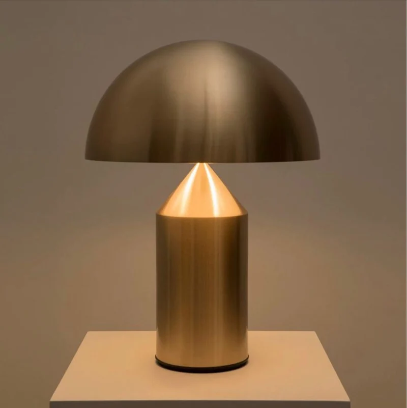 Metalen Tafellamp met Geometrische Vormen — Iconisch Italiaans Design in Twee Maten — Vijf Afwerkingen Verkrijgbaar | Sansoti