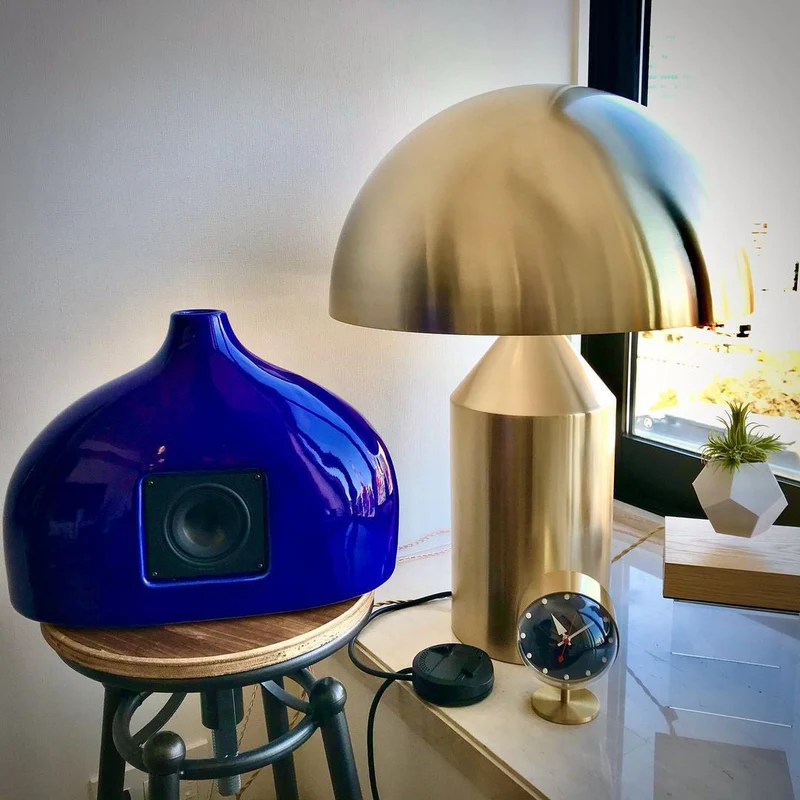 Metalen Tafellamp met Geometrische Vormen — Iconisch Italiaans Design in Twee Maten — Vijf Afwerkingen Verkrijgbaar | Sansoti