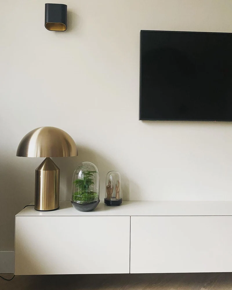Metalen Tafellamp met Geometrische Vormen — Iconisch Italiaans Design in Twee Maten — Vijf Afwerkingen Verkrijgbaar | Sansoti