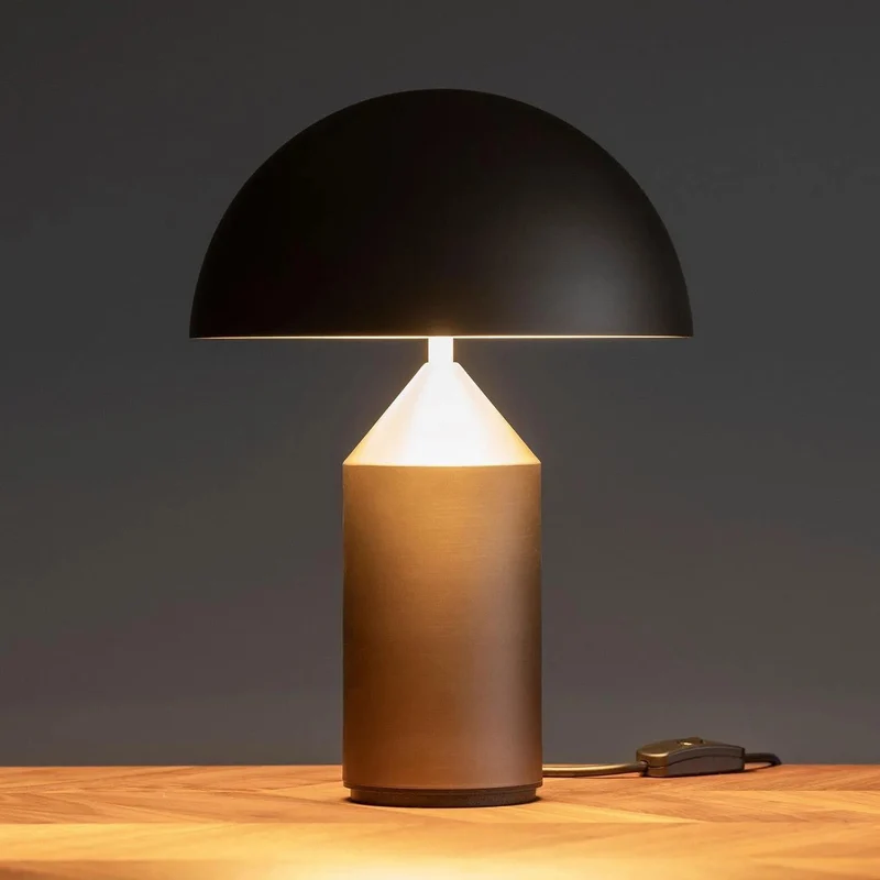 Metalen Tafellamp met Geometrische Vormen — Iconisch Italiaans Design in Twee Maten — Vijf Afwerkingen Verkrijgbaar | Sansoti