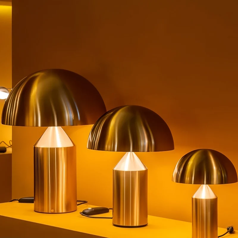 Metalen Tafellamp met Geometrische Vormen — Iconisch Italiaans Design in Twee Maten — Vijf Afwerkingen Verkrijgbaar | Sansoti