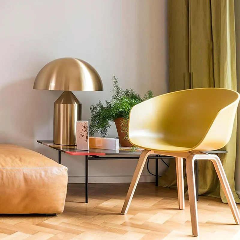 Metalen Tafellamp met Geometrische Vormen — Iconisch Italiaans Design in Twee Maten — Vijf Afwerkingen Verkrijgbaar | Sansoti