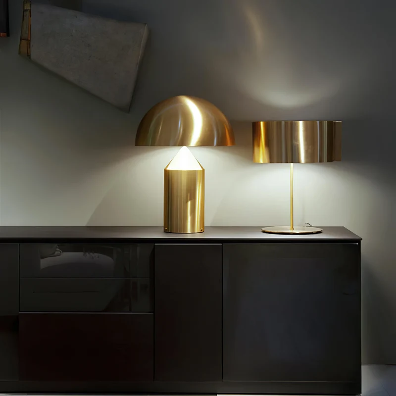 Metalen Tafellamp met Geometrische Vormen — Iconisch Italiaans Design in Twee Maten — Vijf Afwerkingen Verkrijgbaar | Sansoti
