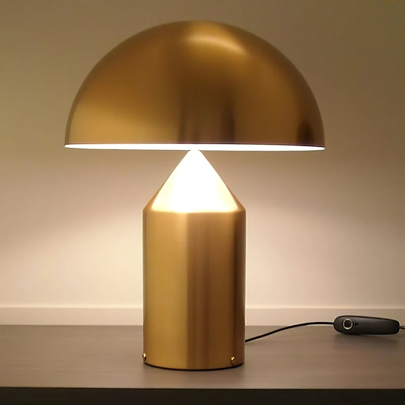 Metalen Tafellamp met Geometrische Vormen — Iconisch Italiaans Design in Twee Maten — Vijf Afwerkingen Verkrijgbaar | Sansoti