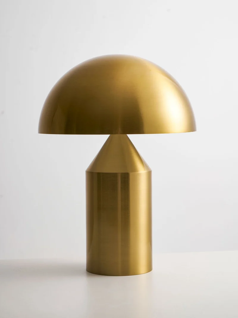 Metalen Tafellamp met Geometrische Vormen — Iconisch Italiaans Design in Twee Maten — Vijf Afwerkingen Verkrijgbaar | Sansoti
