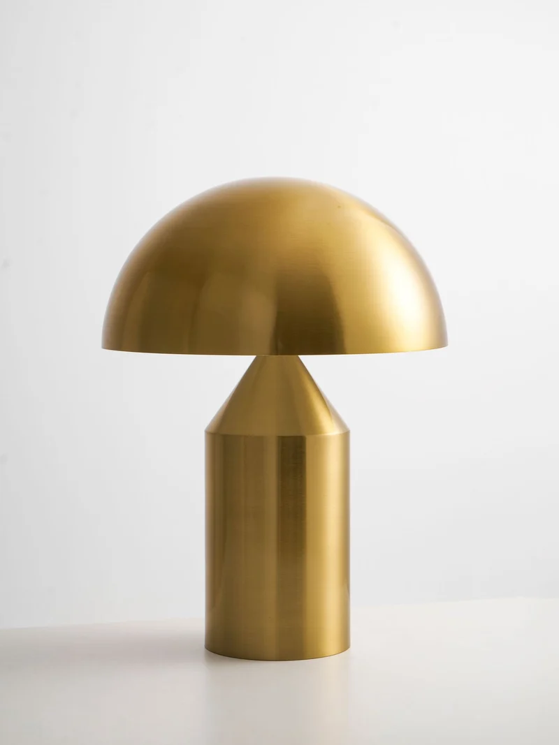Metalen Tafellamp met Geometrische Vormen — Iconisch Italiaans Design in Twee Maten — Vijf Afwerkingen Verkrijgbaar | Sansoti