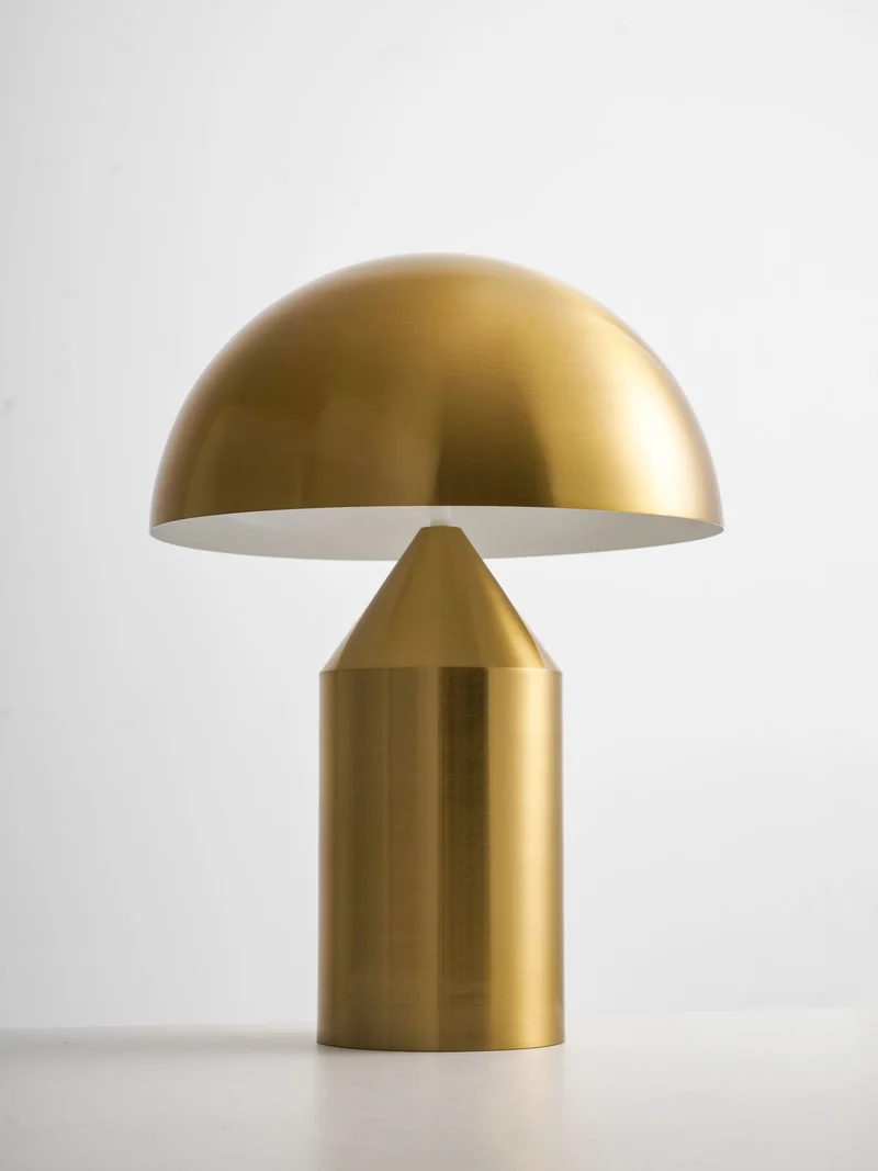 Metalen Tafellamp met Geometrische Vormen — Iconisch Italiaans Design in Twee Maten — Vijf Afwerkingen Verkrijgbaar | Sansoti