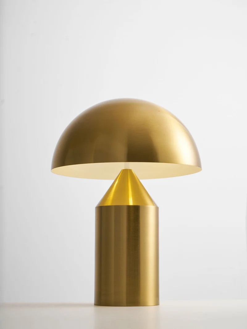 Metalen Tafellamp met Geometrische Vormen — Iconisch Italiaans Design in Twee Maten — Vijf Afwerkingen Verkrijgbaar | Sansoti
