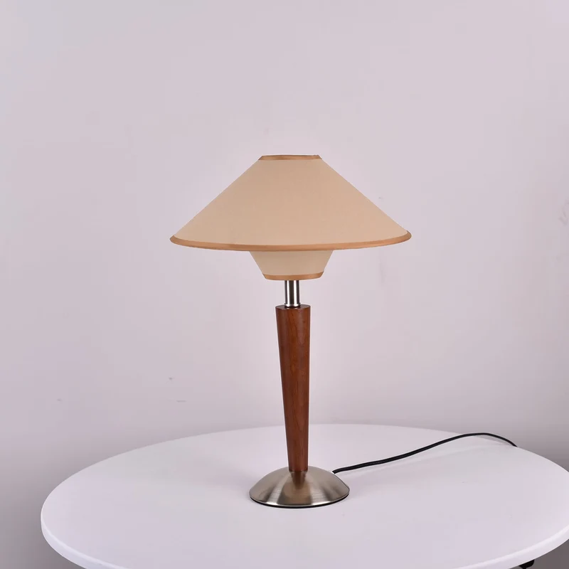 Houten Tafellamp met Stoffen Kap – Walnoot of Nikkel – Warm Modern Design – E26/E27 – Plug-in met Schakelaar | Sansoti