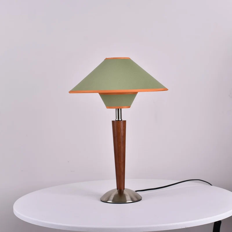 Houten Tafellamp met Stoffen Kap – Walnoot of Nikkel – Warm Modern Design – E26/E27 – Plug-in met Schakelaar | Sansoti