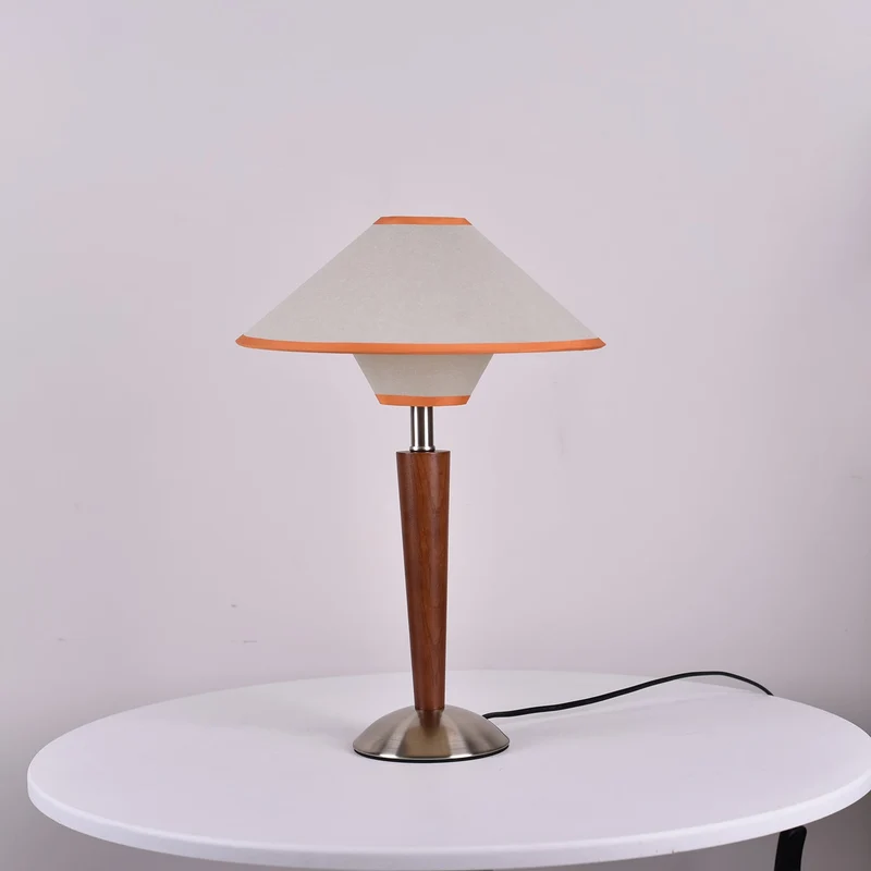 Houten Tafellamp met Stoffen Kap – Walnoot of Nikkel – Warm Modern Design – E26/E27 – Plug-in met Schakelaar | Sansoti