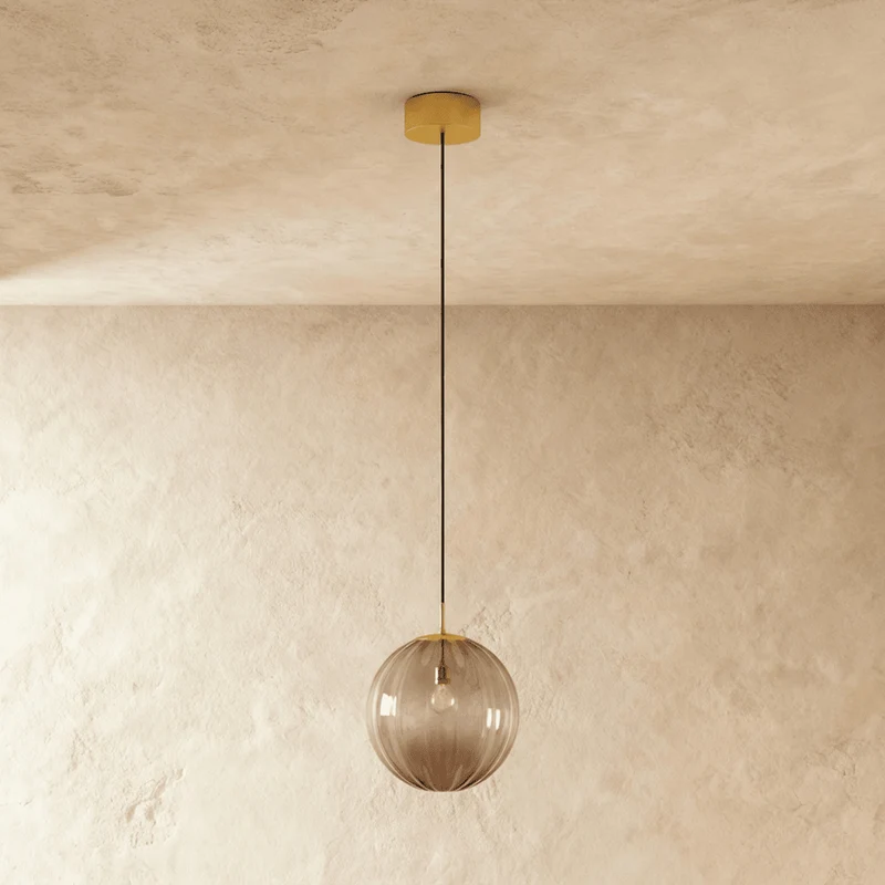 Glazen Hanglamp Met Ronde Kap En Tijdloze Elegantie | Sansoti