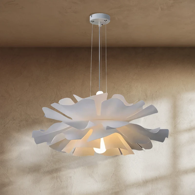 Sculpturale Bloemvormige LED Kroonluchter Met Zachte Lichtverdeling | Sansoti
