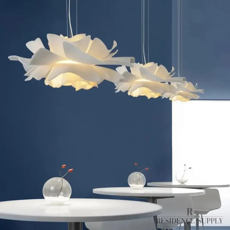 Sculpturale Bloemvormige LED Kroonluchter Met Zachte Lichtverdeling | Sansoti