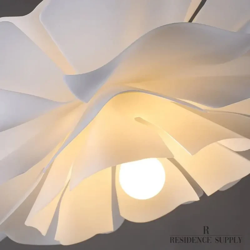 Sculpturale Bloemvormige LED Kroonluchter Met Zachte Lichtverdeling | Sansoti