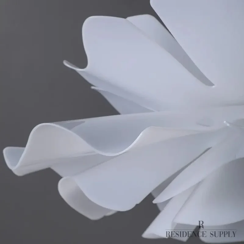 Sculpturale Bloemvormige LED Kroonluchter Met Zachte Lichtverdeling | Sansoti