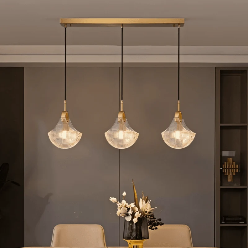 Sculpturale Hanglamp Met Drie Glazen Kappen En Warm Sfeervol Licht | Sansoti