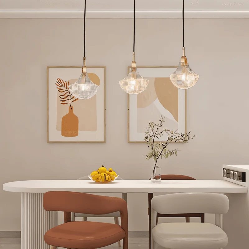 Sculpturale Hanglamp Met Drie Glazen Kappen En Warm Sfeervol Licht | Sansoti