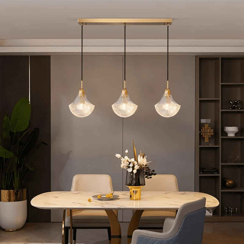 Sculpturale Hanglamp Met Drie Glazen Kappen En Warm Sfeervol Licht | Sansoti