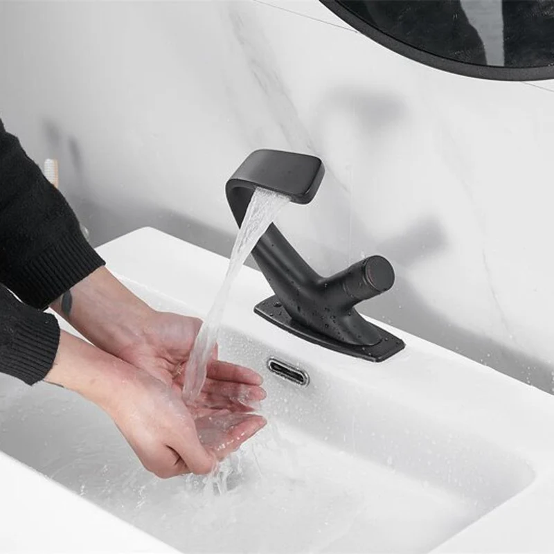 Wastafelkraan Met Waterval Uitloop En Éénhendel Design Voor Badkamer | Sansoti