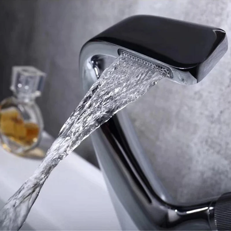 Wastafelkraan Met Waterval Uitloop En Éénhendel Design Voor Badkamer | Sansoti