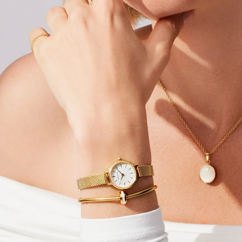 Bering Classic 11022-334 Damenuhr Goldfarben • Saphirglas • Milanaise-Armband