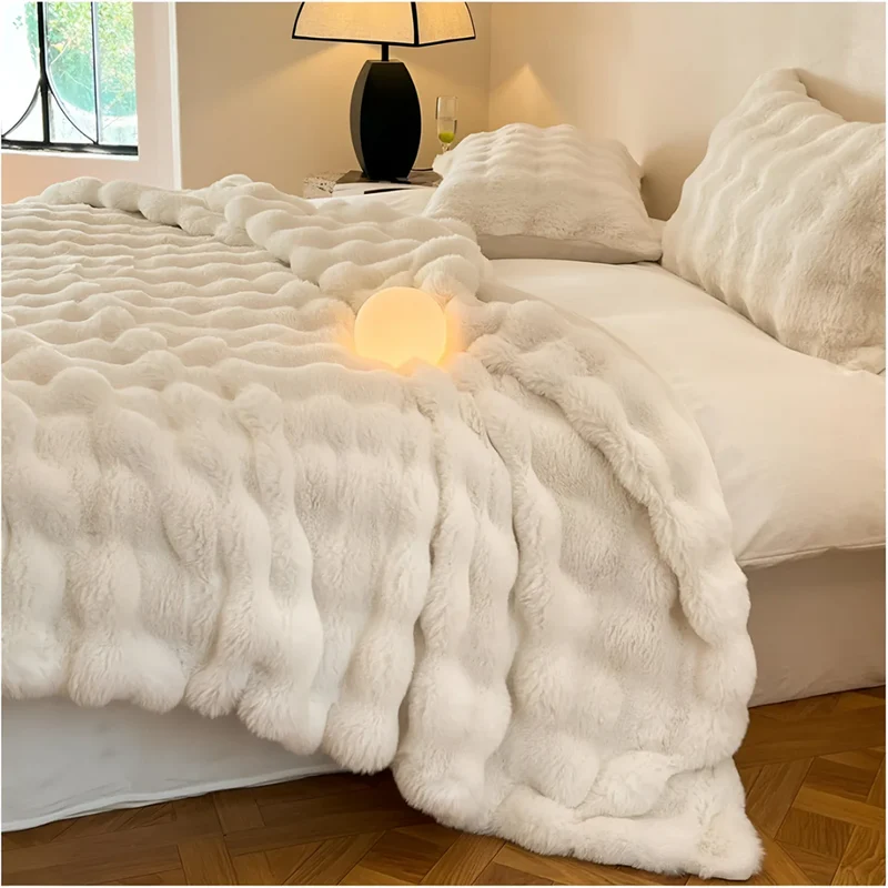 Fleece deken polyester kunstbont beige bank bed plaid warm zacht luxe woondeken winter | Sansoti