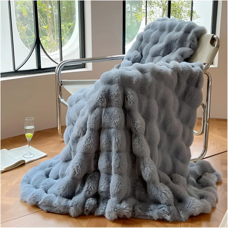 Fleece deken polyester kunstbont beige bank bed plaid warm zacht luxe woondeken winter | Sansoti