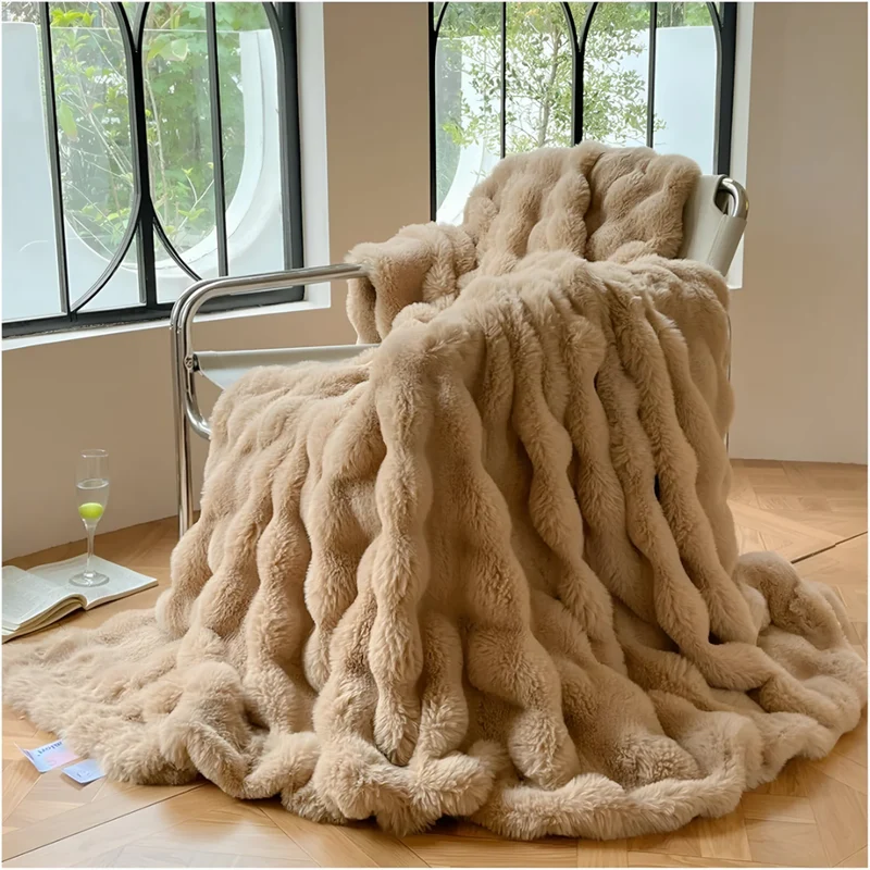Fleece deken polyester kunstbont beige bank bed plaid warm zacht luxe woondeken winter | Sansoti