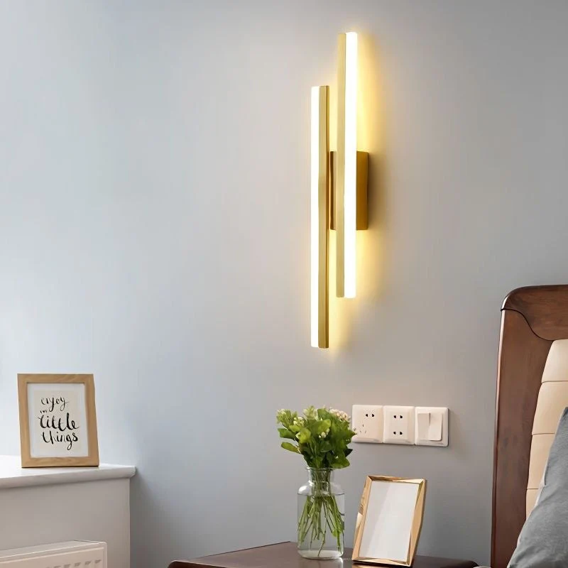 Moderne LED wandlamp metaal acryl 3000K goud slaapkamer wandverlichting verticaal design lamp minimalistisch interieur | Sansoti