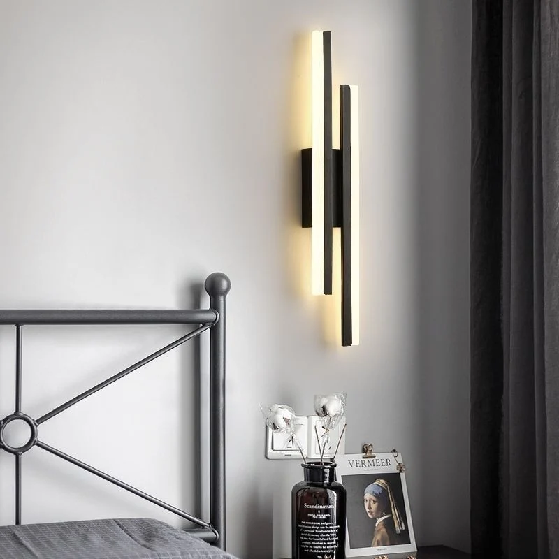 Moderne LED wandlamp metaal acryl 3000K goud slaapkamer wandverlichting verticaal design lamp minimalistisch interieur | Sansoti