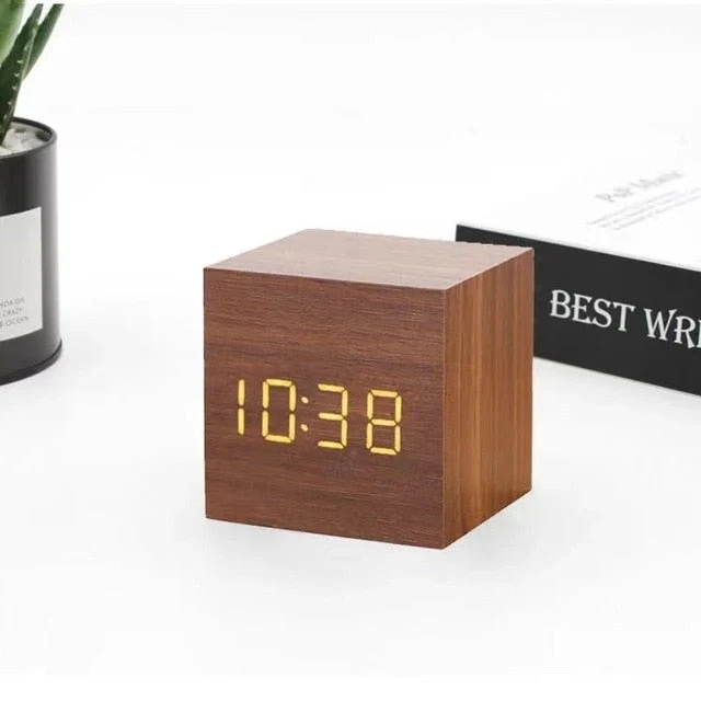 Wekker LED Kubus Houtlook 6x6x6 cm Zwart Nachtkastje Bureau Digitale Klok Met Temperatuur Snooze Geluidsactivatie | Sansoti