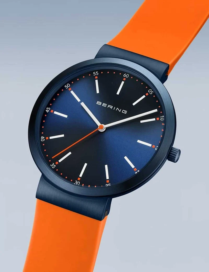 Bering Classic 10141-397 Herren Armbanduhr Blau • Saphirglas • Silikon-Set mit 2 Armbändern