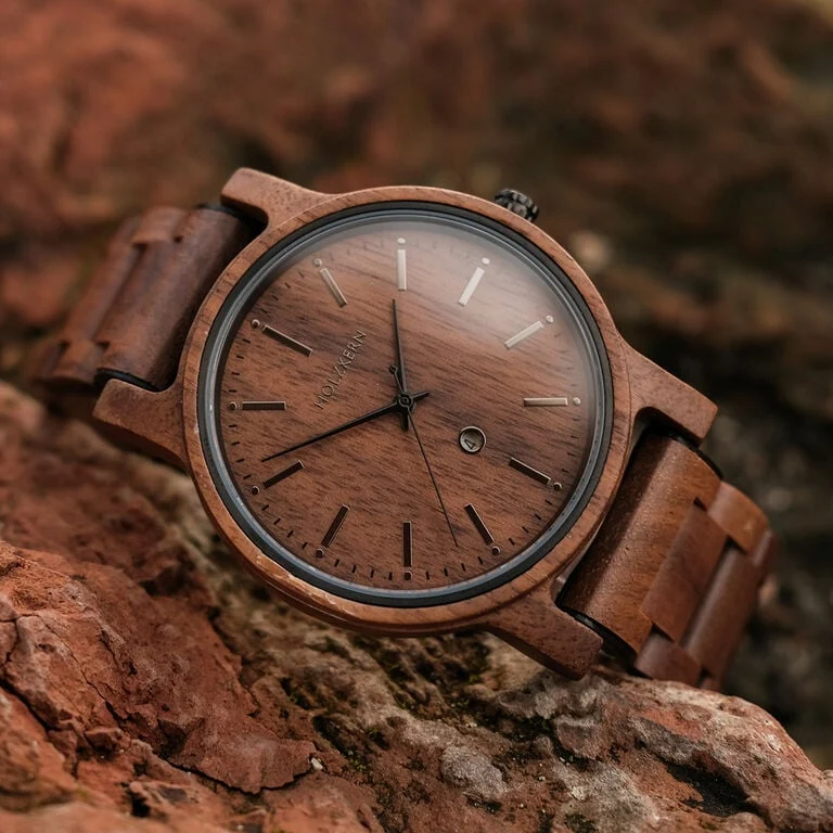 Holzkern Rilke Armbanduhr Nussbaum • Miyota Quarzwerk • Einzigartiges Holzdesign