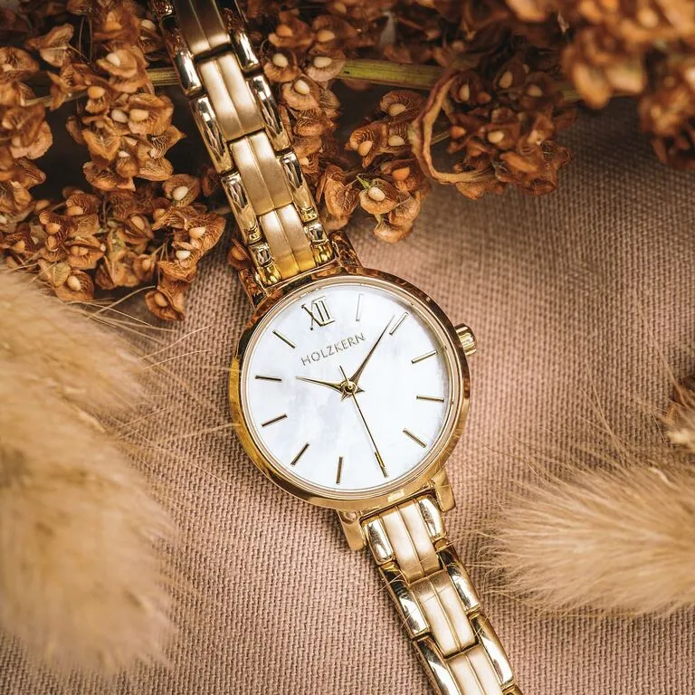 Holzkern Hanwi Damen Armbanduhr • Perlmutt-Zifferblatt • Edelstahl Gold