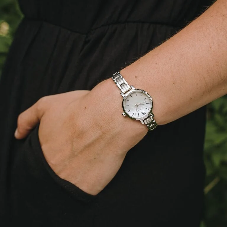 Holzkern Skadi Skadi Damen Armbanduhr Weiß • Miyota Quarzwerk • Perlmutt-Zifferblatt