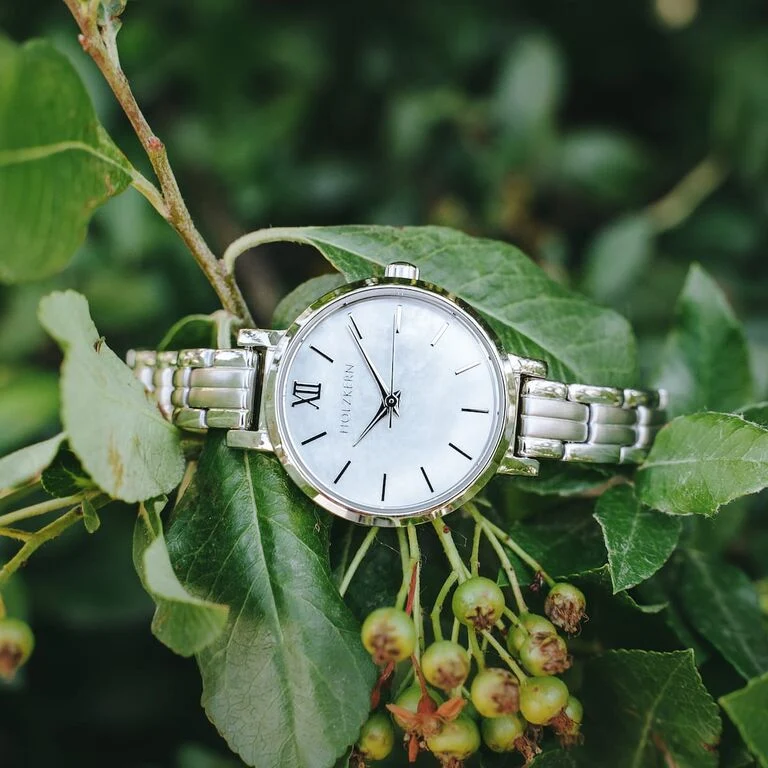 Holzkern Skadi Skadi Damen Armbanduhr Weiß • Miyota Quarzwerk • Perlmutt-Zifferblatt
