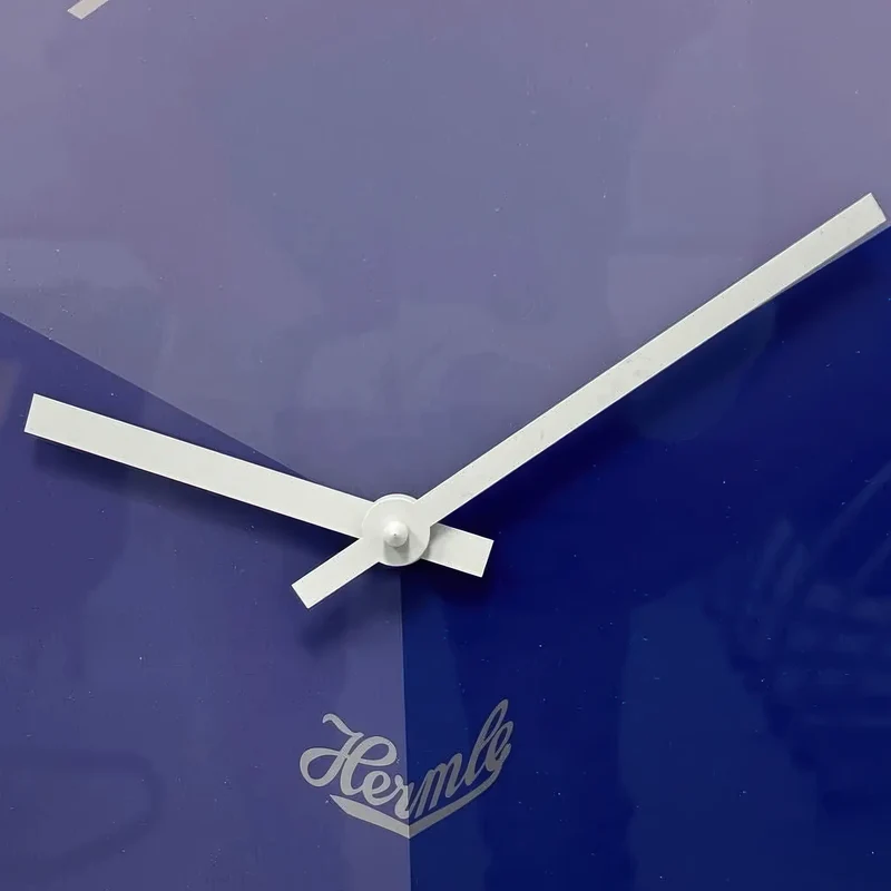 Hermle Wanduhr 34,65 cm Ø Acryl • Modernes Design • 3D Zifferblatt