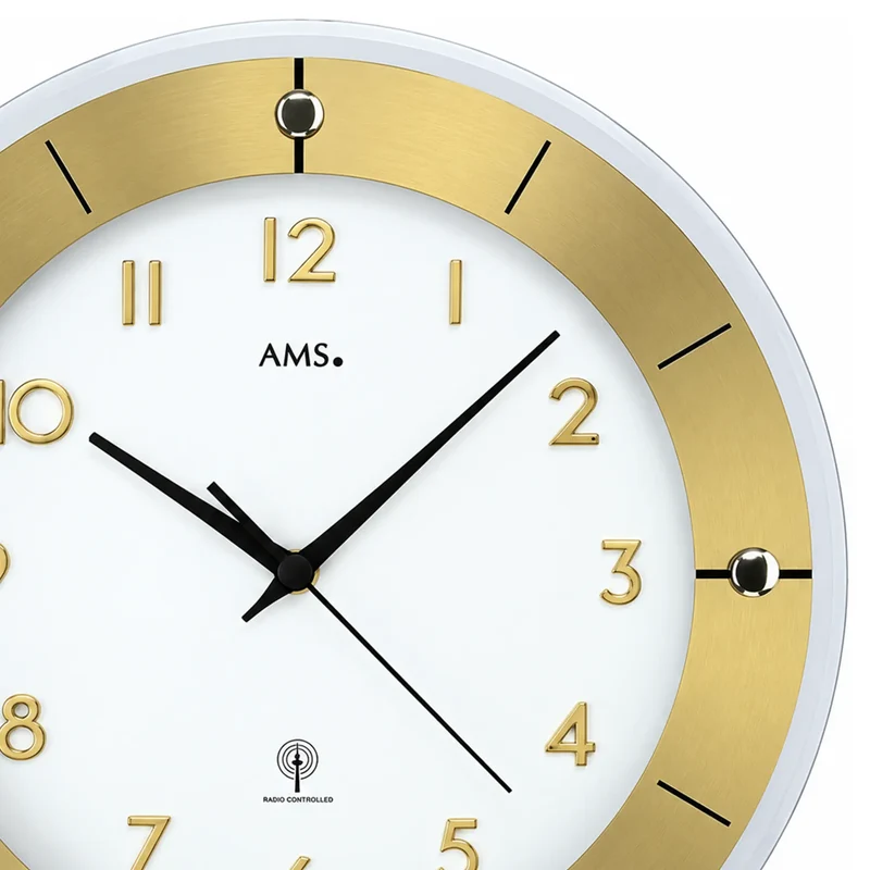 AMS W9450 Wanduhr Silber • Facettiertes Mineralglas • Messinglackiertes Aluminium