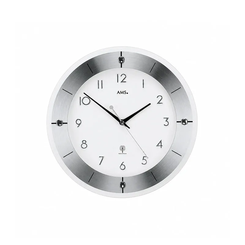 AMS W9448 Wanduhr Silber • Facettiertes Mineralglas • Geschliffenes Aluminium