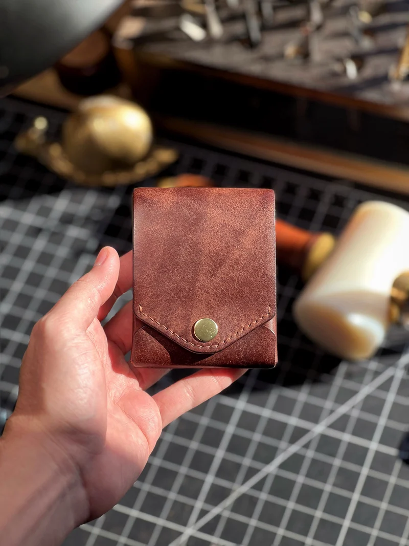 Handgemaakte Lederen Portemonnee met Penhouder – Volnerfleer – Compact Design | Sansoti