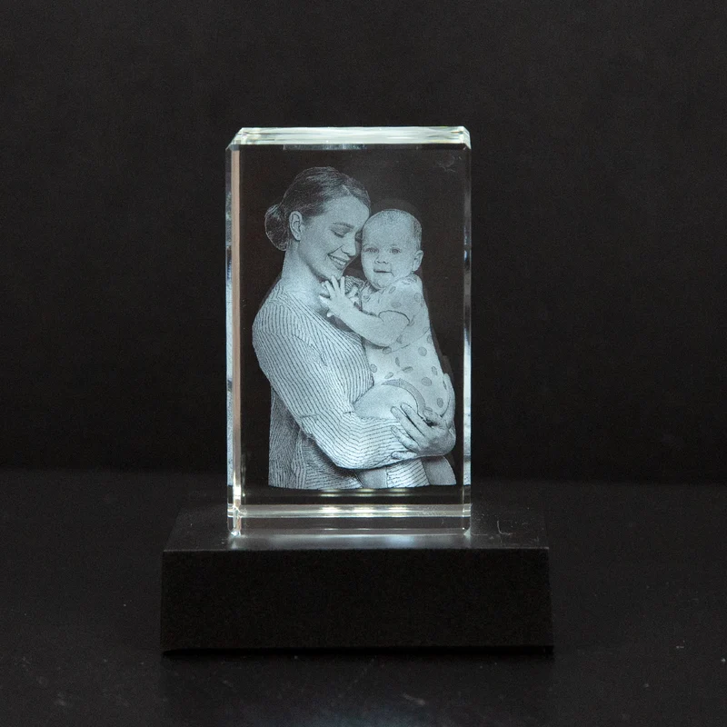 Gepersonaliseerd 2D/3D Kristal Gedenkkristal met Eigen Foto – Verlicht Herinneringsblok met Houten Voet | Sansoti