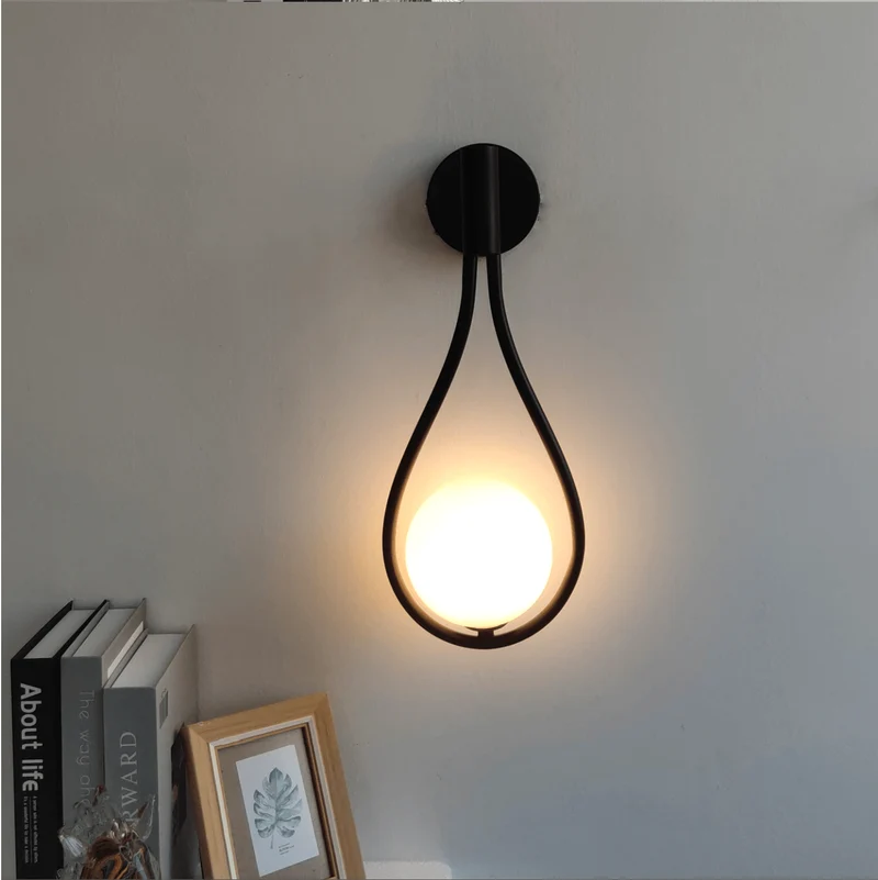 Moderne Scandinavische Wandlamp met Metalen Afwerking | Sansoti