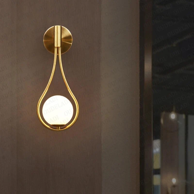 Moderne Scandinavische Wandlamp met Metalen Afwerking | Sansoti