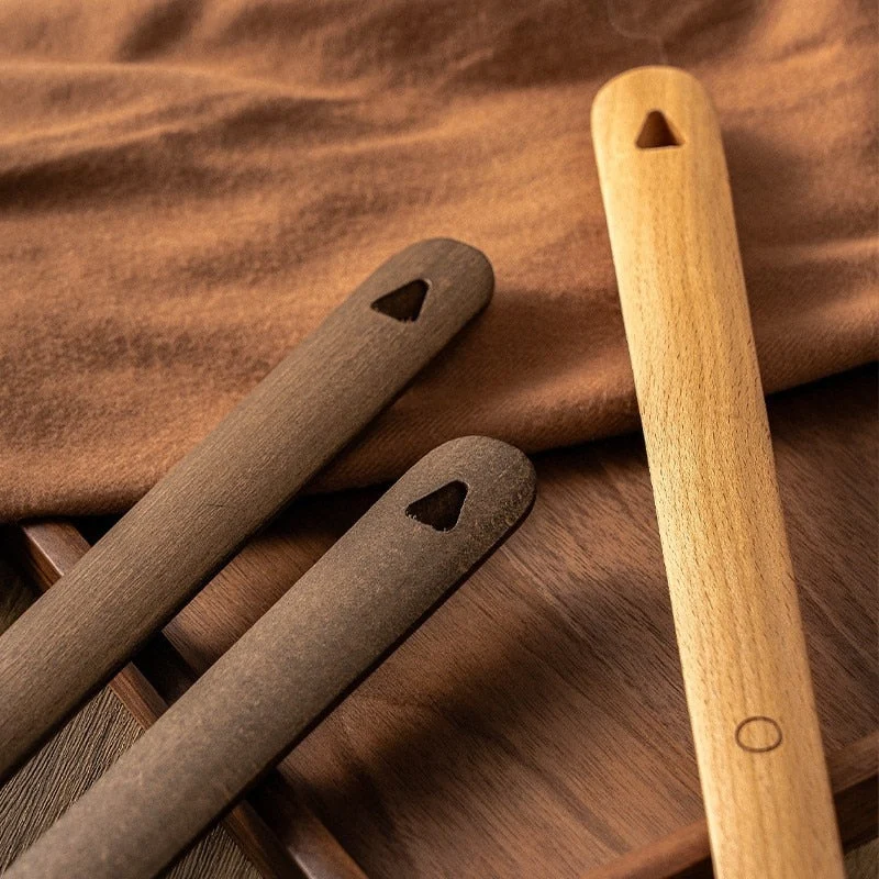 Kolbein – Houten Schoenaantrekker met Lange Steel en Magnetische Houder | Sansoti