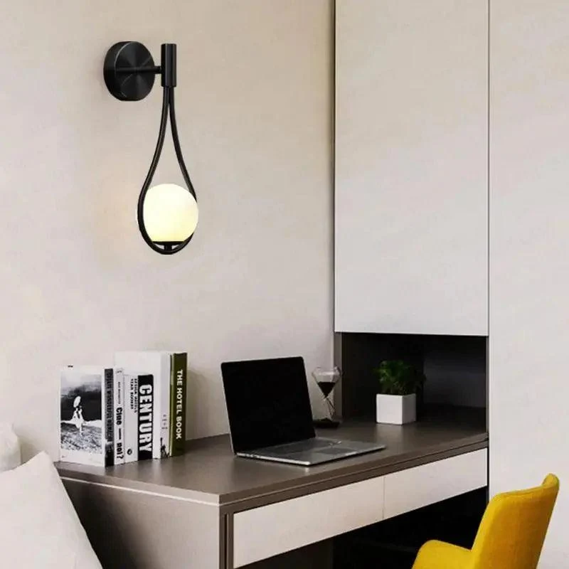 Moderne Wandlamp met Scandinavische Uitstraling - Zwart & Goud - Sfeervol Licht voor Elke Ruimte | Sansoti