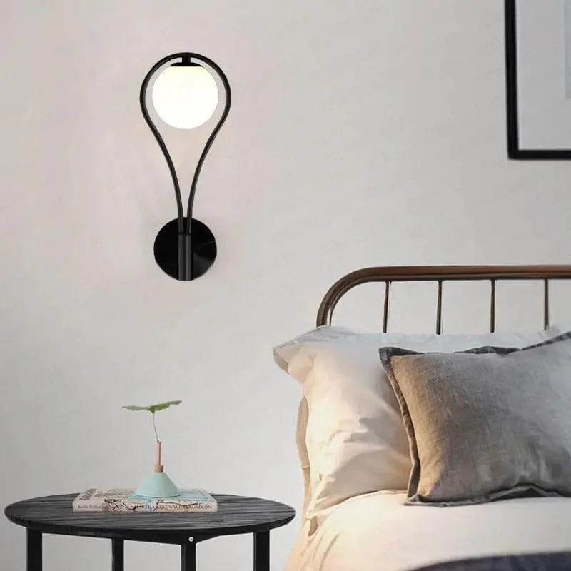Moderne Wandlamp met Scandinavische Uitstraling - Zwart & Goud - Sfeervol Licht voor Elke Ruimte | Sansoti