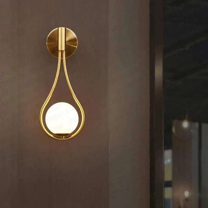 Moderne Wandlamp met Scandinavische Uitstraling - Zwart & Goud - Sfeervol Licht voor Elke Ruimte | Sansoti